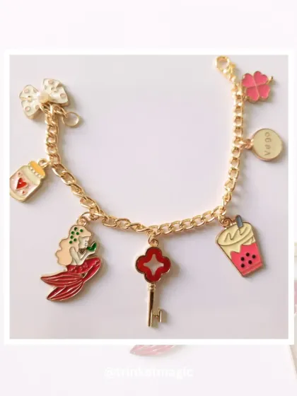 This custom bracelet is a fairytale dream, with a red-haired mermaid, a boba tea charm, a lucky key, a four-leaf clover, and a Virgo zodiac sign. It’s a perfect blend of personal passions and magical elements.