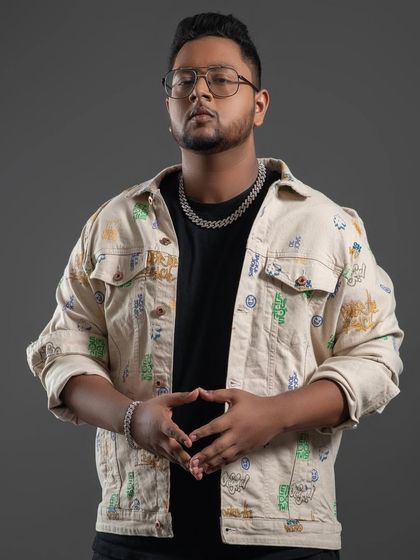 The matching jacket for the printed shirt. A full coordinated look.