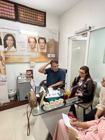 A classroom setting at my clinic where I discuss the theory and planning behind injectable treatments. A solid theoretical foundation is the first step before any hands-on practice.