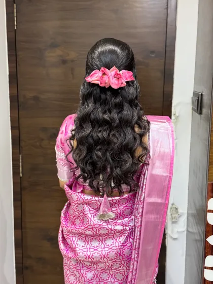 We believe hair is a canvas for art. This unique lotus hairstyle, crafted with fresh petals, was designed to be a statement piece, adding a touch of natural elegance to her traditional look.