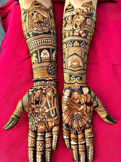 This design tells a complete family story. It includes portraits of the couple at their wedding, along with figures of their parents, making it a very personal and emotional design.