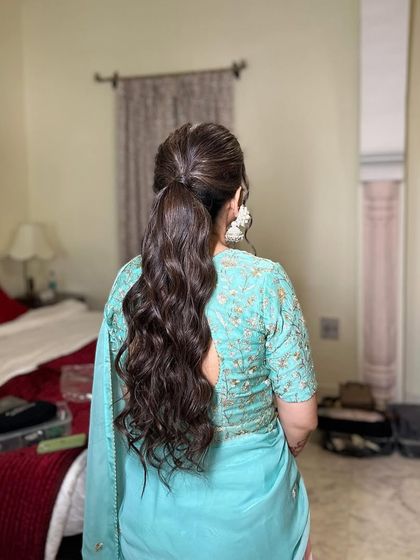 The full length of the messy ponytail.