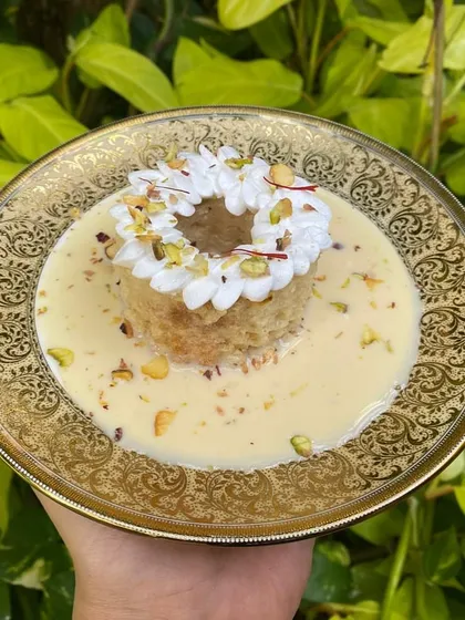 A fusion of Indian and Latin American flavors, our Kesar Pista Tres Leches is a saffron and pistachio-infused sponge cake soaked in three types of milk. A truly unique dessert.