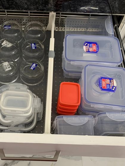 This drawer is for food storage containers of various sizes. We use an adjustable divider to keep the lids separate and upright, solving the common problem of mismatched containers.