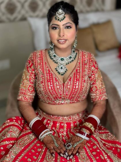 Traditional Red & Pink Bridal Looks photo 16