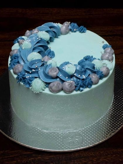 Amritha - Custom Celebration Cakes Floral & Buttercream Artistry photo 17