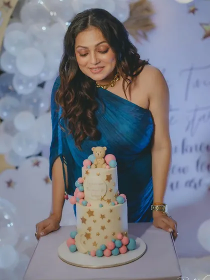 Drashti Dhami admiring her celestial-themed baby shower cake. It was a pleasure to create this sweet centerpiece for her celebration.