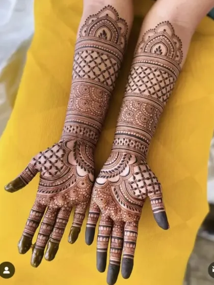 A classic and elegant full-hand design with intricate check patterns and symmetrical layouts. This is a timeless choice for any bride.