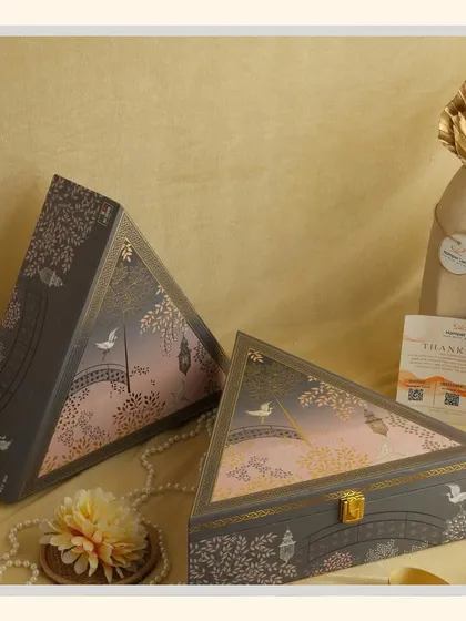 Simple and elegant grey-themed hampers for a peaceful Navratri. These unique triangular and rectangular boxes are perfect for subtle, sophisticated gifting.