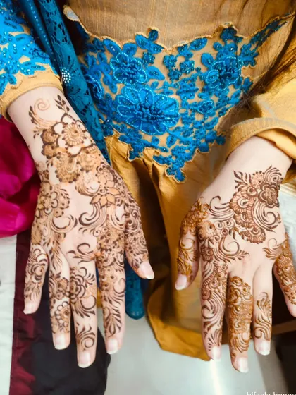 A beautiful, soft floral design perfect for Eid celebrations.