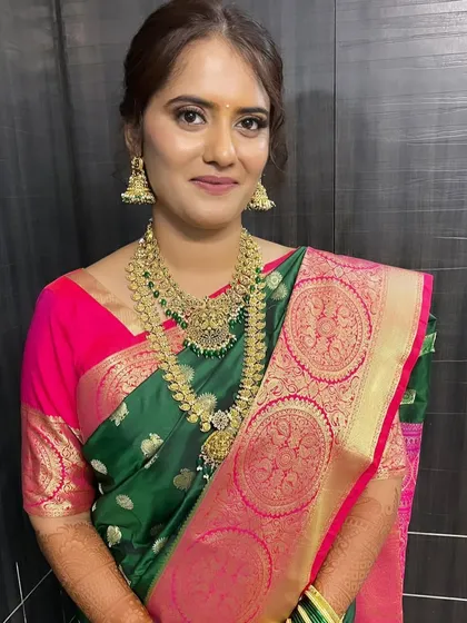 Another shot of this gorgeous Maharashtrian engagement look. The makeup is fresh and radiant, perfect for celebrating her special day.