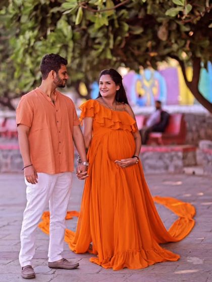 Our mustard georgette gown features four separate trails for a unique, wing-like effect. It's a vibrant and dynamic choice for a memorable maternity or pre-wedding shoot.