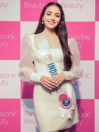 A proud moment for Zoya Afroz, Miss India International. I gave her a sleek, straight hairstyle that is polished and professional, fitting for a beauty queen.