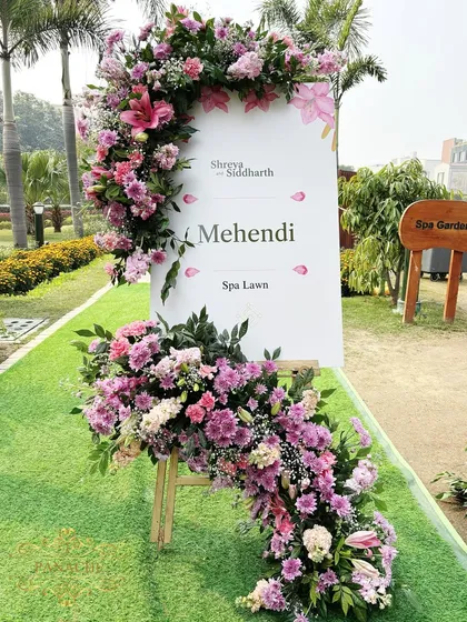 The elegant welcome sign for the Mehndi, framed by a cascade of beautiful pastel flowers.