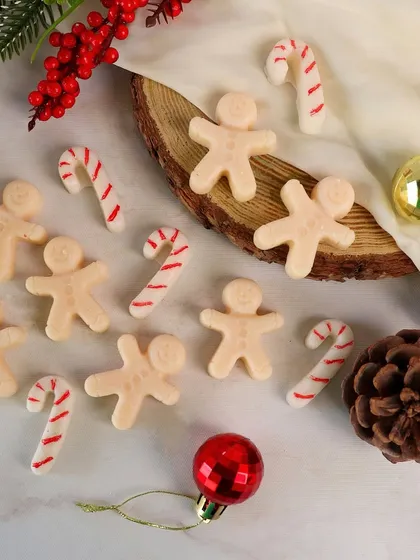 Gingerbread and candy cane melts in our special Christmas fragrances. They smell as good as they look.