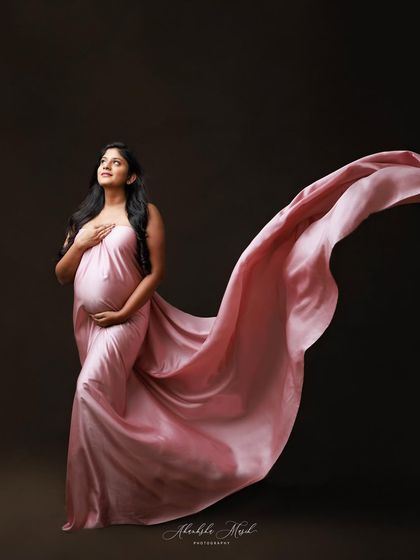 A single piece of flowing pink satin creates a dynamic and artistic portrait. This style emphasizes movement and grace, painting a picture of hope and boundless love.