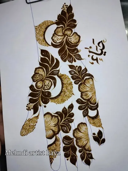 A stunning example of a Gulf-style design with bold floral elements and crescent shapes. This style relies on a mix of thick, dark application and fine, delicate details.