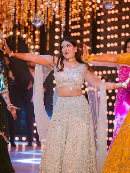 Manat Bajaj - Wedding Dance Choreography Sangeet Squad: Bridesmaids & Friends photo 11