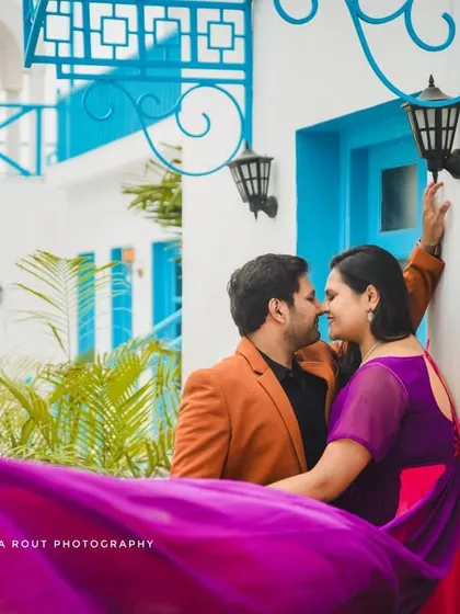 This Santorini-themed location in Bangalore offers a slice of Greece close to home. The iconic white and blue architecture creates a stunning and romantic setting for a pre-wedding shoot.