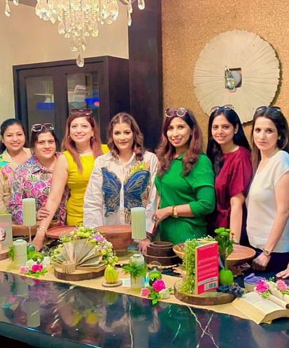 A group photo from our workshop with Club Circles. It was a pleasure to spend the afternoon with these wonderful ladies, sharing my passion for table decor.