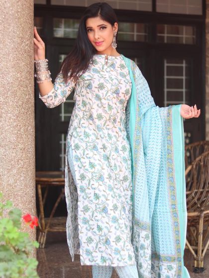 Styling a simple cotton suit against a neutral background to highlight the beautiful floral block print. This is a classic look that never goes out of style.