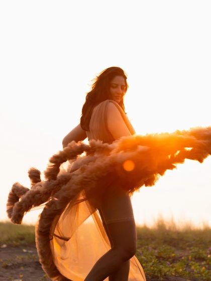 As the sun dipped lower, it created this incredible flare, wrapping her in warm light. This image feels so powerful, capturing the strength and radiance of a mother-to-be in her element.