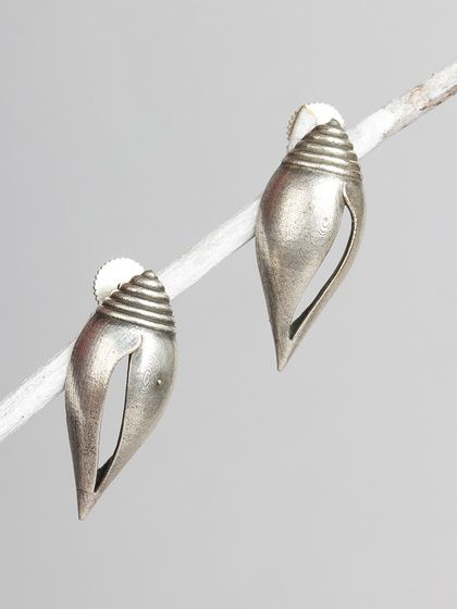 These unique shell-shaped oxidized silver studs are a perfect example of our artistic and unconventional designs.