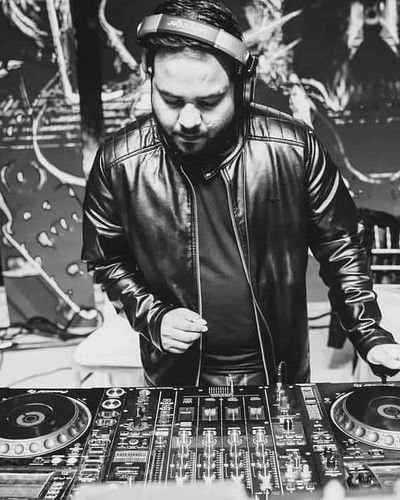 DJ Performance
