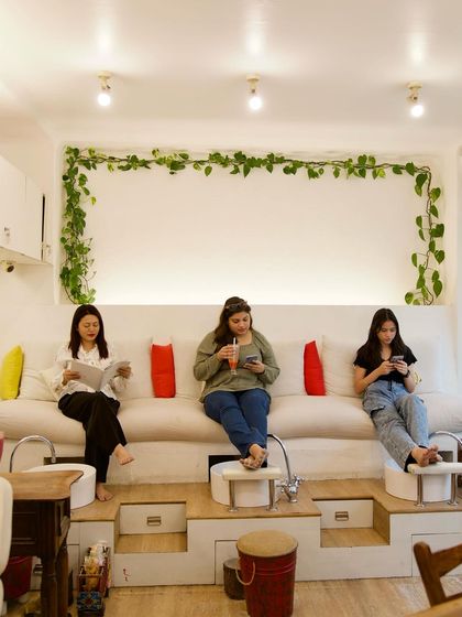 A space for friends. Our pedicure station is perfect for sharing a moment of relaxation with your besties.
