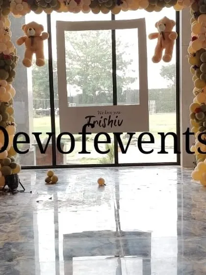 A great entrance sets the tone for the entire event. For this first birthday, I designed a custom teddy bear themed balloon arch that also served as a fun photo booth, complete with a giant polaroid frame for capturing memories.