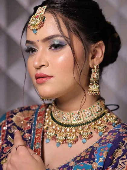 It's all in the details. This close-up shows the exquisite Kundan and beadwork of one of my rental jewellery sets, designed to perfectly complement your ethnic outfit and complete your look.