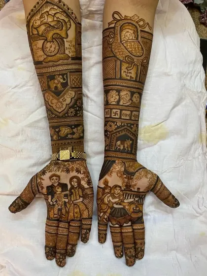 A duplicate of image 239, this design celebrates family with portraits of the couple and their children.