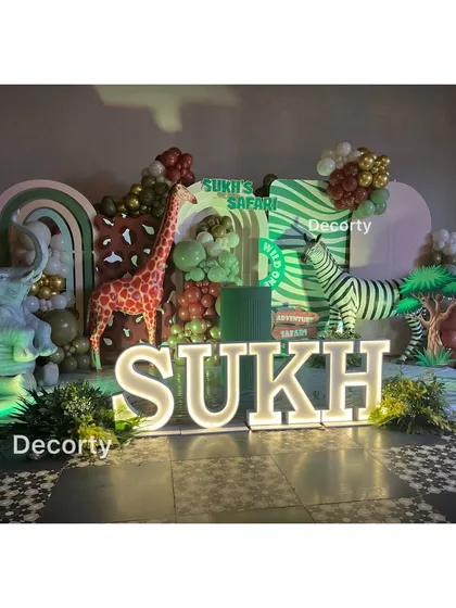 A slightly different angle of the safari stage.