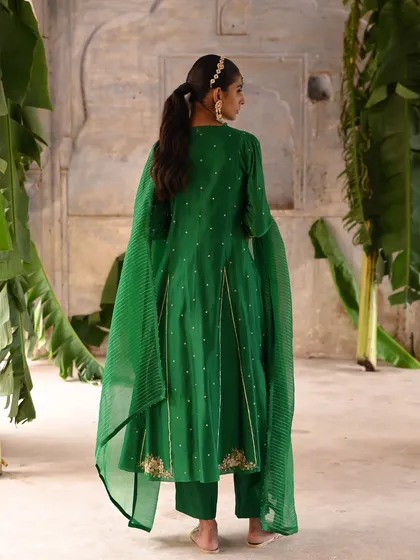 The back of the green angrakha set showcases its graceful fall and simple, elegant design. It’s a perfect example of how tradition can be celebrated with a modern twist.