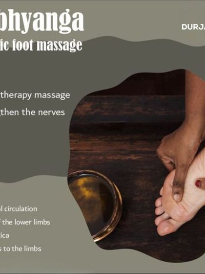Padabhyanga, our Ayurvedic foot massage, is a therapeutic practice that strengthens the nerves of the feet. It improves circulation, relieves fatigue in the lower limbs, and helps prevent sciatica.