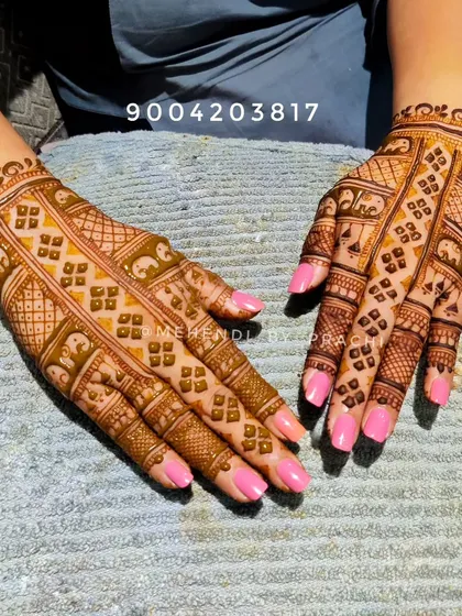 This geometric pattern with repeating mini elephants was designed for a client observing Maaskhaman Tapasya. It's a beautiful example of how a simple motif can create a full and intricate look.