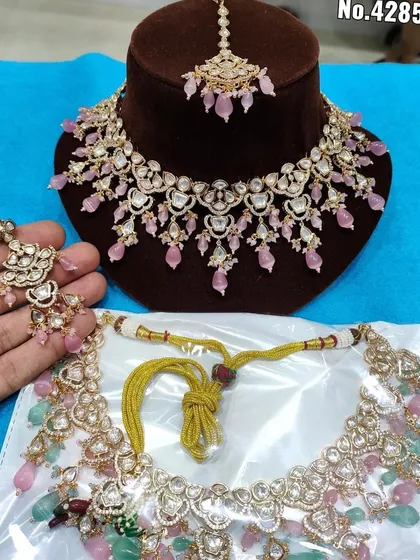 A delicate pink choker set with a matching maang tikka. This is a lovely rental option for an engagement or sangeet.