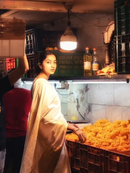 This wide shot shows the scale of the market, with the model naturally integrated into the scene. It’s a perfect example of environmental portraiture.