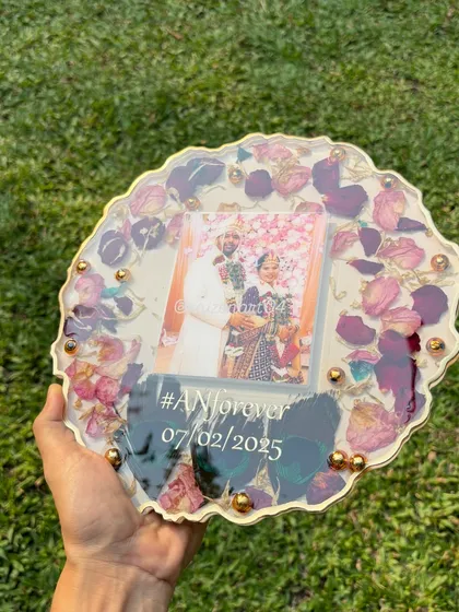 This geode-style resin plaque is perfect for showcasing your wedding memories. I preserved the couple's flowers along with their wedding hashtag and date, adding peacock feathers for a unique touch as requested.