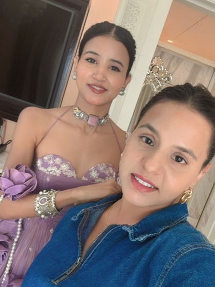 A happy selfie with the talented Nancy Tyagi after finishing her unique hairstyle for a special event. It's always a pleasure to work with creative individuals.