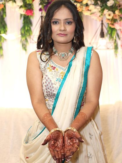 A full view of her beautiful lehenga, perfectly complemented by the dark and detailed mehendi on her hands and arms.