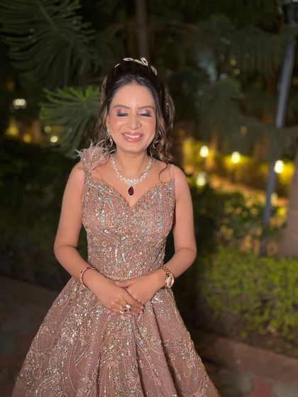 The pure joy of a bride to be. Our makeup is designed to be comfortable and durable, so you can smile, laugh, and celebrate without a worry.