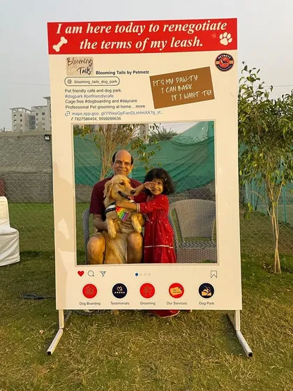 Another happy family posing at our photo booth. It’s a paw-ty, and they can bark if they want to!