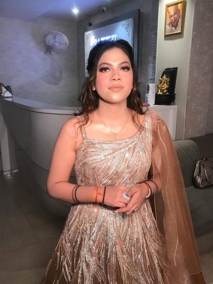 A closer look at this party makeup. The focus is on a flawless, glowing base and softly defined eyes, creating a look that is both elegant and modern.