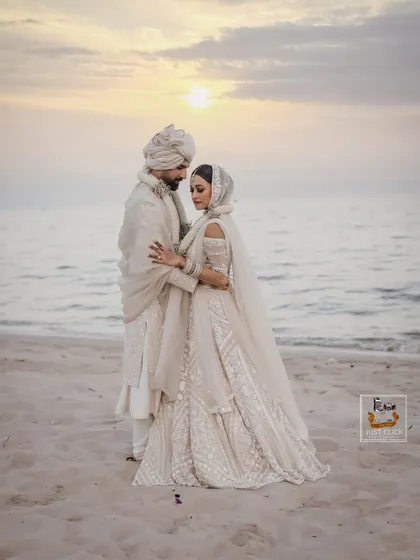 A serene sunset embrace on a Thai beach. This shot highlights my work in international destinations, creating timeless, romantic portraits for couples.