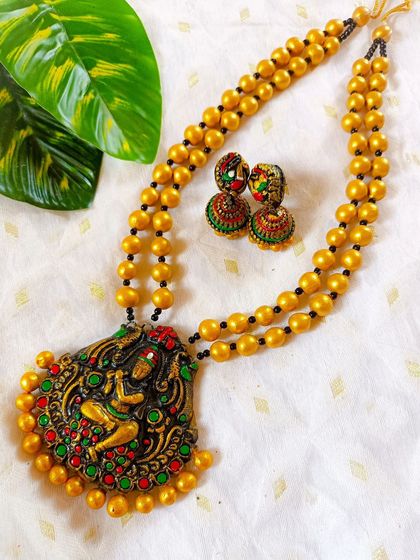 On the auspicious occasion of Janmashtami, I created this Murli Manohar (Krishna) set. The pendant is intricately sculpted with an antique finish and adorned with red and green stones, paired with a two-layer bead chain.