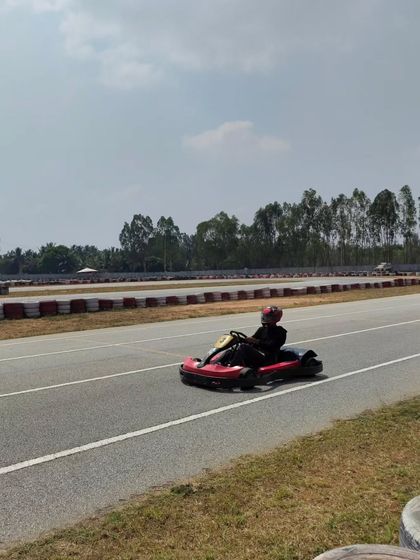 A new driver gets their first taste of the open track at Meco Kartopia. Our Level 1 program is all about building fundamental skills like kart control and understanding the layout of the circuit.