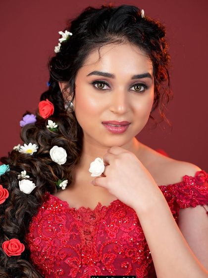 Veena Pujari - Makeup Classes and Training Elegant & Traditional Hairstyling photo 14