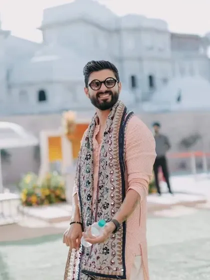 A candid, happy shot in a peach kurta and printed shawl. This is me, ready to bring the energy.