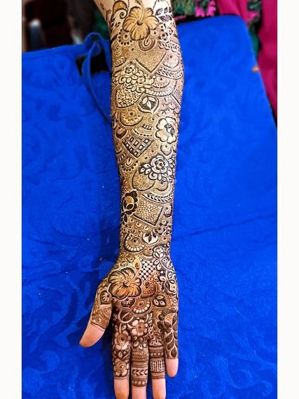 Shaikh Yasmeen - Bridal Mehendi Intricate Floral & Paisley Designs photo 34